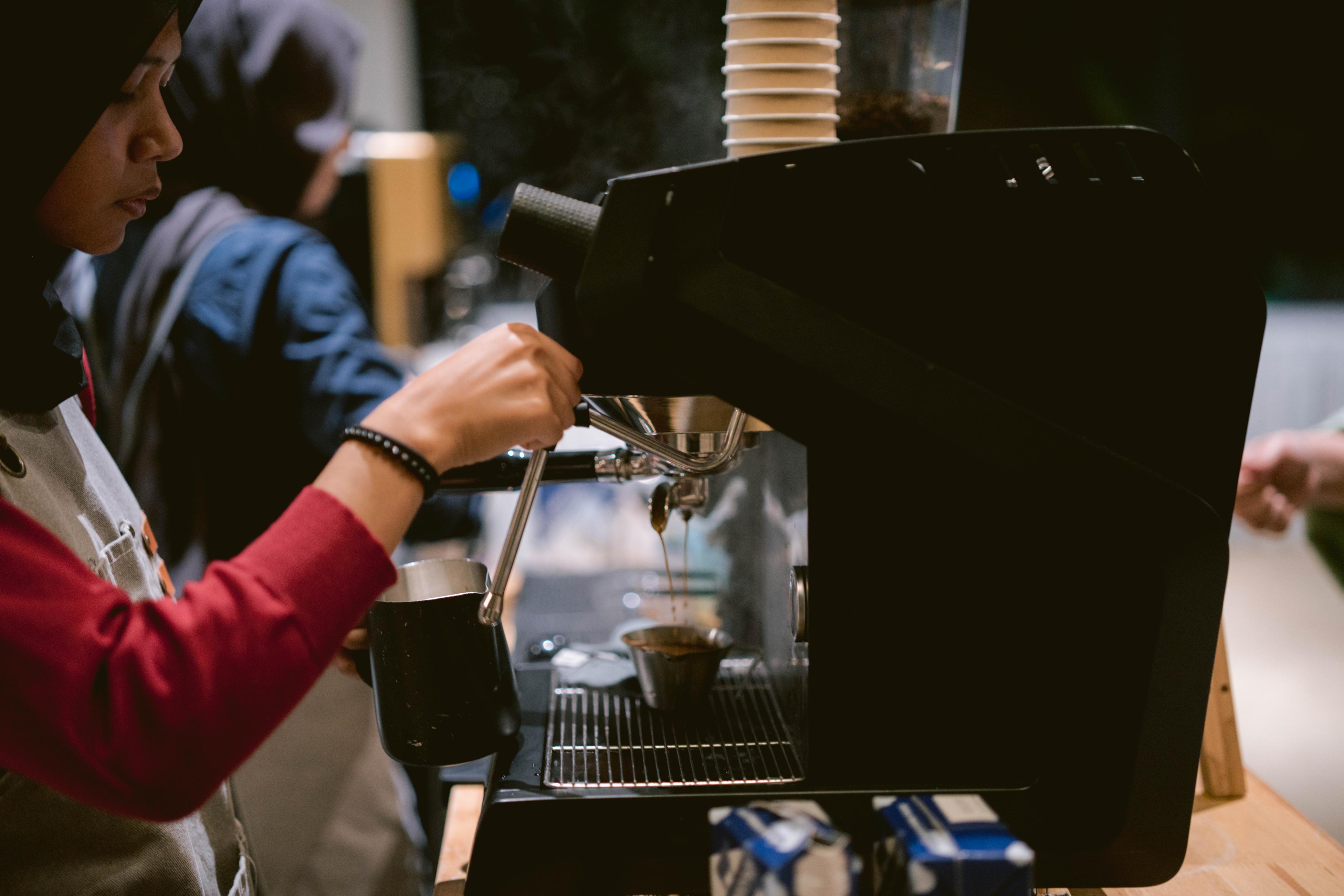 Barista pouring latte art